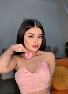 LOLO - puta in Dubai Photo 9 of 9