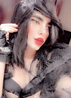 Lona - Transsexual escort in Kuwait Photo 4 of 11