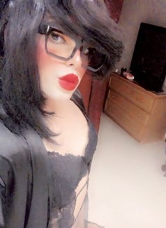 Lona - Transsexual escort in Kuwait Photo 9 of 11