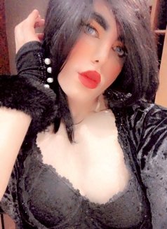 Lona - Transsexual escort in Kuwait Photo 11 of 11