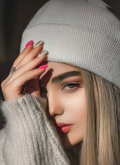 Lona - puta in Erbil Photo 1 of 3