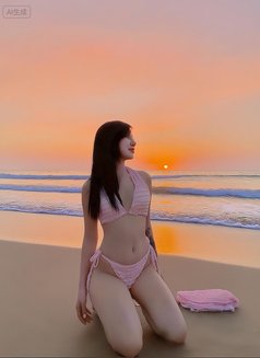 Lonaa - escort in Muscat Photo 2 of 3