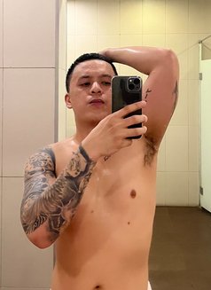 Longfucck - Male escort in Manila Photo 6 of 6