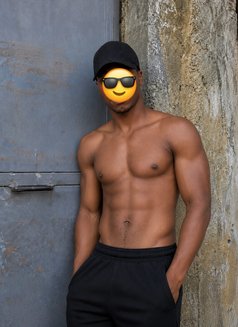 Lonny - Acompañantes masculino in Nairobi Photo 3 of 4