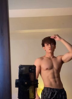 Lookii - Acompañantes masculino in Singapore Photo 2 of 7
