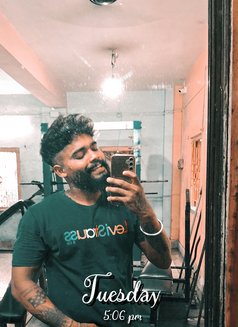 Looking for My Netflix & Chill. ” - Male escort in Kolkata Photo 3 of 6