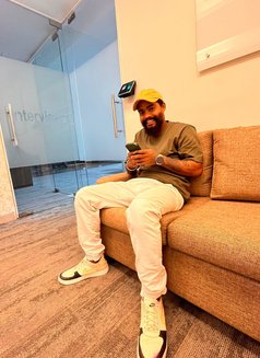 Looking for My Netflix & Chill. ” - Male escort in Kolkata Photo 4 of 6