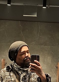 Looking for My Netflix & Chill. ” - Male escort in Kolkata Photo 5 of 6