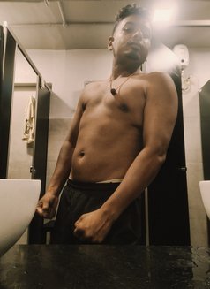 Looking for sugar mama - Intérprete masculino de adultos in Hyderabad Photo 2 of 2