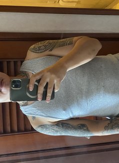 Looking4CumSlut - Acompañantes masculino in Hong Kong Photo 7 of 16