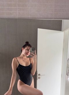 Lora - escort in Rome Photo 3 of 6