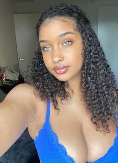 Lora - escort in Kuwait Photo 1 of 3