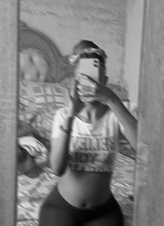 Lora - escort in Yokohama Photo 2 of 2