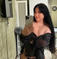 Lora - escort in Paris