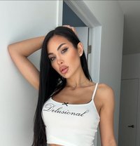 Lora - escort in Paris