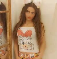 Lora - escort in Beirut Photo 1 of 7
