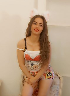 Lora - escort in Beirut Photo 5 of 12