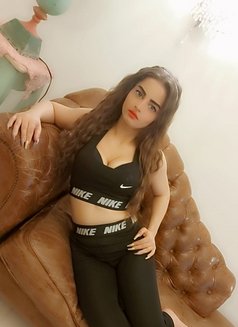 Lora - escort in Beirut Photo 10 of 12