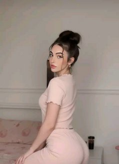 Lora - puta in Beirut Photo 1 of 6