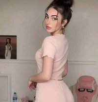 Lora - puta in Beirut