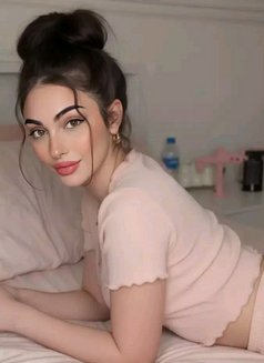 Lora - puta in Beirut Photo 6 of 6