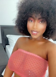 Lora Max - puta in Maldives Photo 1 of 3