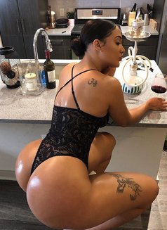 Lora Max - puta in Maldives Photo 3 of 3