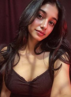 Lora - escort in Muscat Photo 1 of 5