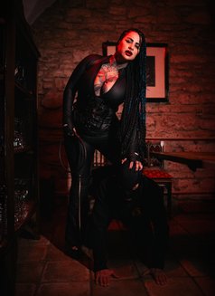 Lord Levyan - dominatrix in Beirut Photo 2 of 7