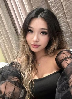 Lorein - escort in Dubai Photo 3 of 9