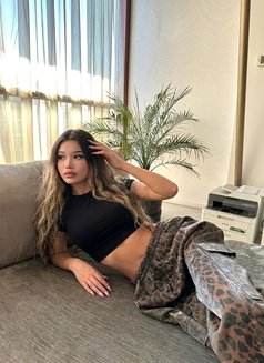 Lorein - escort in Dubai Photo 6 of 9