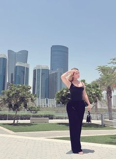 Loren - escort in Abu Dhabi Photo 14 of 16
