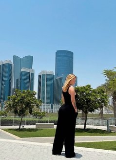 Loren - escort in Abu Dhabi Photo 15 of 16