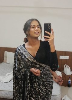Loren - Transsexual escort in New Delhi Photo 5 of 8