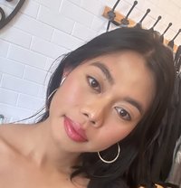 Lorena - escort in Singapore Photo 1 of 5