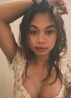 Lorena - escort in Singapore Photo 4 of 5