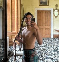 Lorenzo - Male escort in Dubai