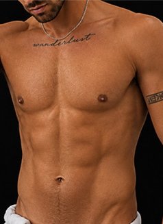 Lorenzo - masseur in London Photo 1 of 3