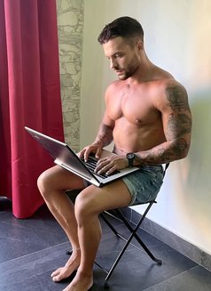 Lorenzo italiano ๐ฎ๐น - Male escort in Phuket Photo 6 of 20
