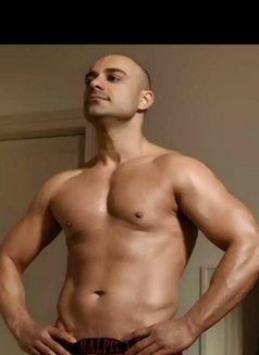 Lorenzo Tantra erotic massage - masseur in Dubai Photo 8 of 10