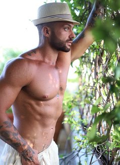 Lorenzodk - Male escort in Phuket Photo 3 of 13