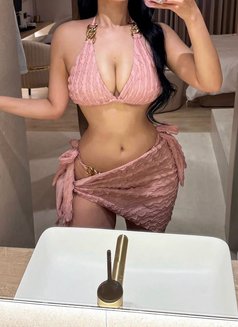 Loretta - escort in Okinawa Island Photo 3 of 3