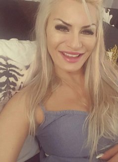 Lorette - escort in Kuwait Photo 1 of 6