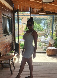 Lori - escort in Beirut Photo 8 of 9