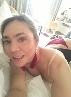 Lorna - Transsexual escort in Dubai Photo 6 of 7