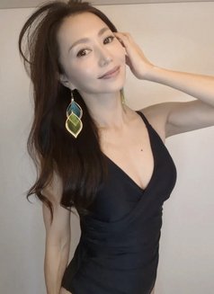 Hot Aunt Emma - puta in Singapore Photo 1 of 8