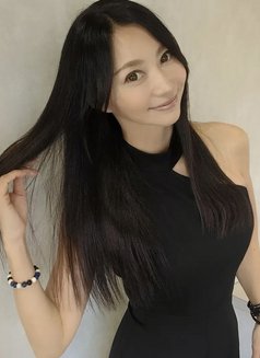 Hot Aunt Emma - puta in Singapore Photo 4 of 8