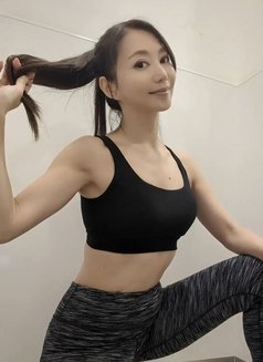 Hot Aunt Emma - puta in Singapore Photo 5 of 8
