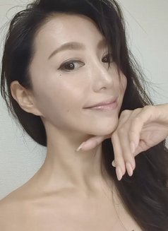 Hot Aunt Emma - puta in Singapore Photo 8 of 8