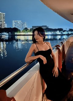 Lorraine - puta in Hong Kong Photo 4 of 4